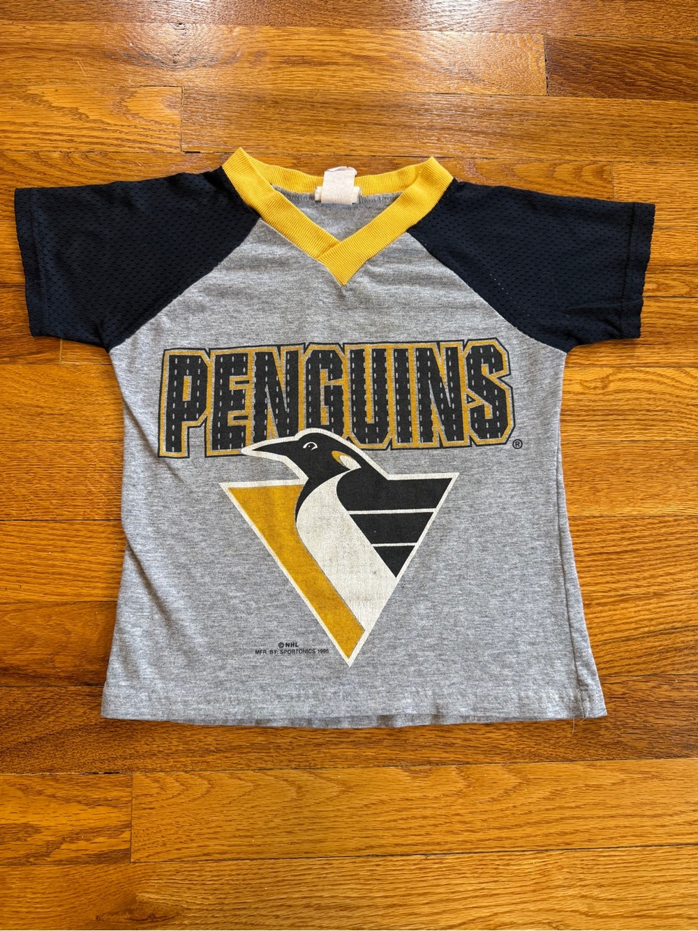 Penguins Vintage Kids 4/5 Pittsburgh NHL Retro Logo T Shirt Hockey